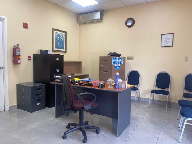 Local comercial en venta en PH Centro Médico Cuatro Altos, Colón| Ideal para clínica.