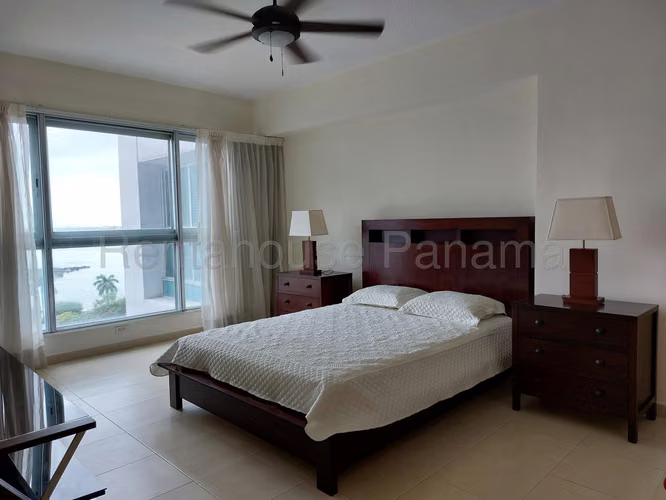 Alquiler de Apartamento en Bellavista Ph Grandbay Tower KC