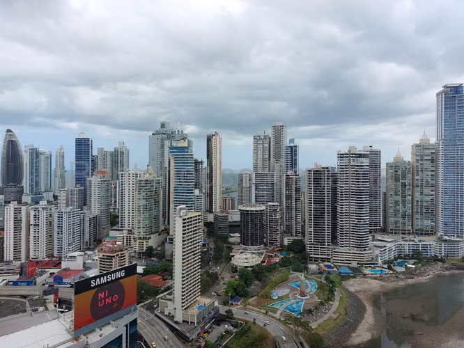Alquiler de Apartamento en Bellavista Ph Grandbay Tower KC