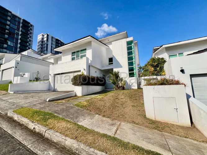 Casa en Venta en Altos de Panamá AFC 26-6103