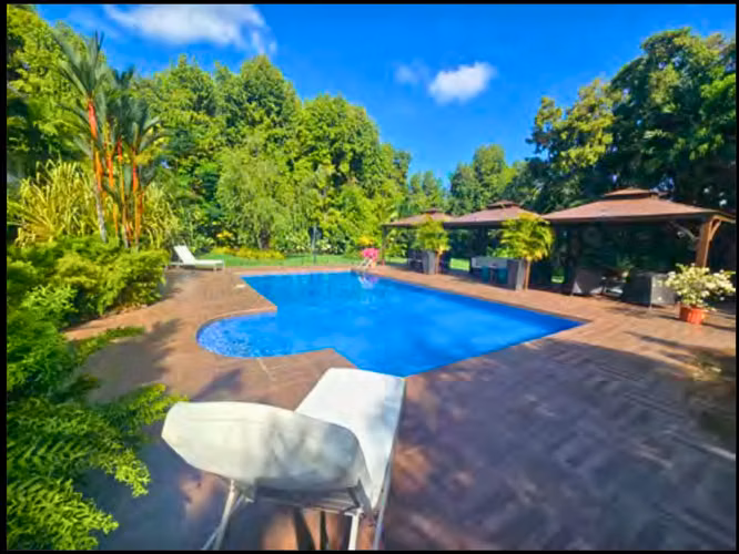 VENTA DE CASA CON PISCINA EN ALTOS DEL GOLF (13)