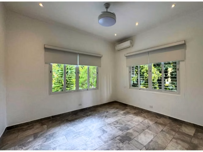 VENTA DE CASA CON PISCINA EN ALTOS DEL GOLF (13)