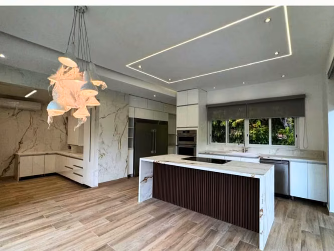 VENTA DE CASA CON PISCINA EN ALTOS DEL GOLF (13)