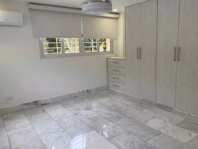 VENTA DE CASA CON PISCINA EN ALTOS DEL GOLF (13)