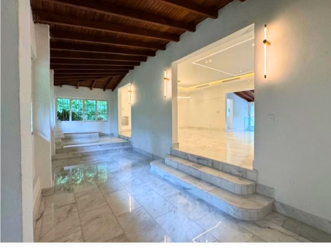 VENTA DE CASA CON PISCINA EN ALTOS DEL GOLF (13)