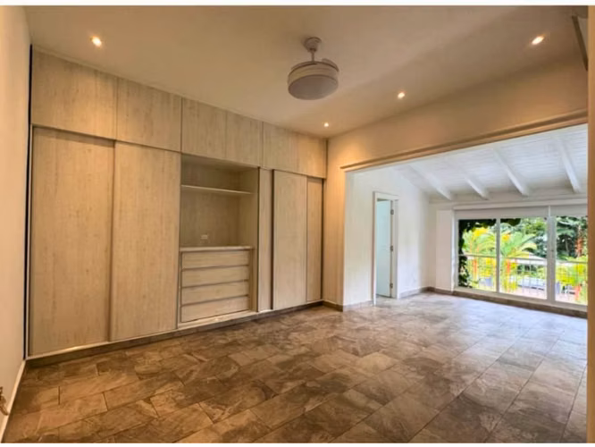 VENTA DE CASA CON PISCINA EN ALTOS DEL GOLF (13)
