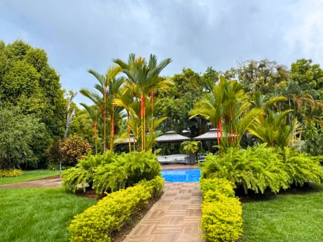 VENTA DE CASA CON PISCINA EN ALTOS DEL GOLF (13)