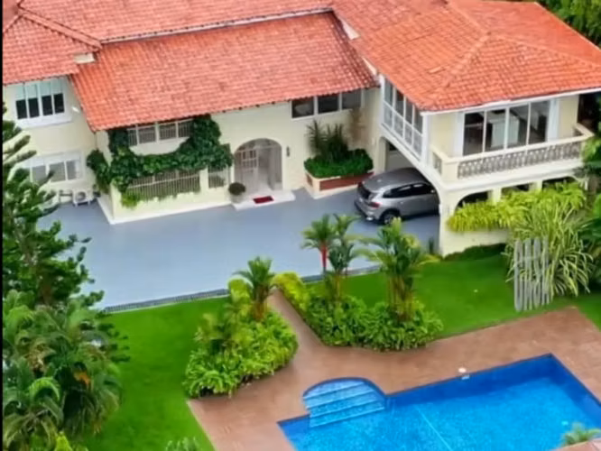 VENTA DE CASA CON PISCINA EN ALTOS DEL GOLF (13)