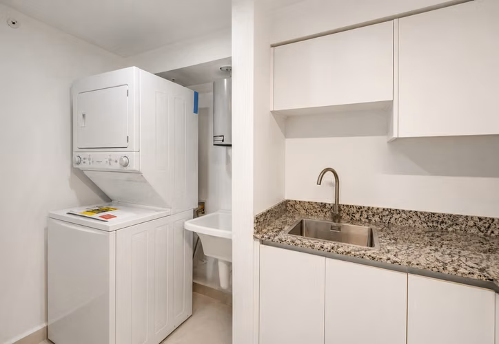 Panamá Viejo Residences | 59 m² amoblado | 2 recámaras | 2 baños | balcón | 1 parking | $1,100