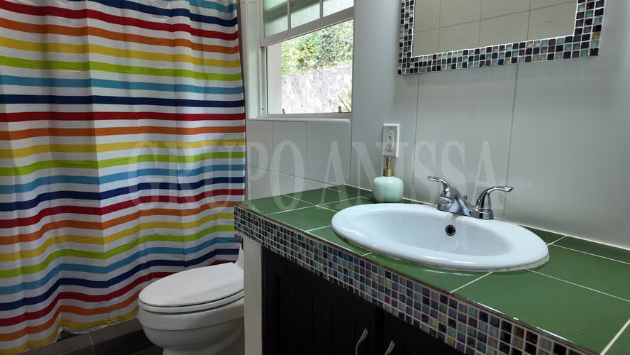 Se Vende Propiedad con 2 Cabañas y Amplio lote en Altos del Maria