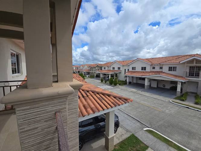 Se alquila casa full amoblada en PH Reserva de Versalles, Don Bosco