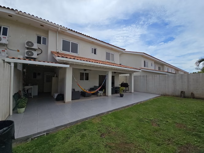 Se alquila casa full amoblada en PH Reserva de Versalles, Don Bosco