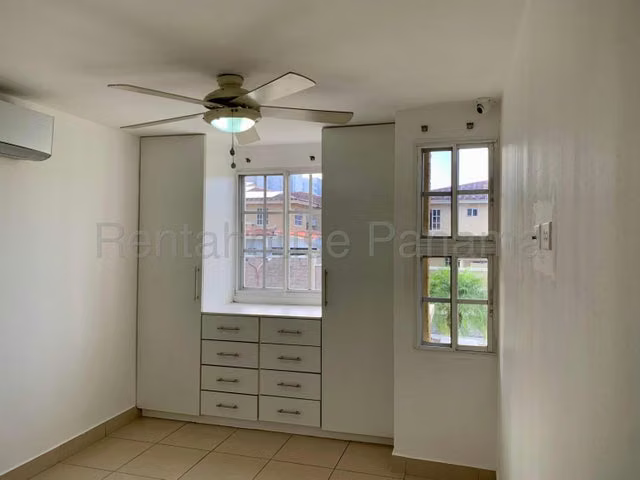 Casa en Venta en Condado del Rey YM