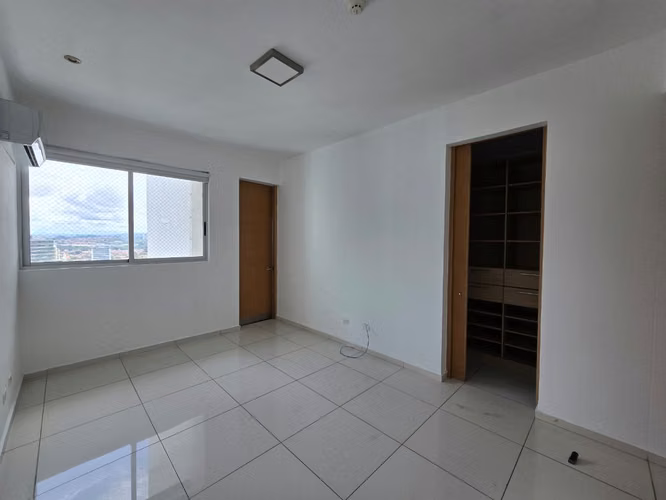 Venta de Apartamento en Costa del Este / 3 habitaciones con baño / 300 m2