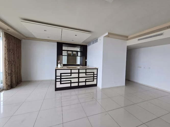 Venta de Apartamento en Costa del Este / 3 habitaciones con baño / 300 m2