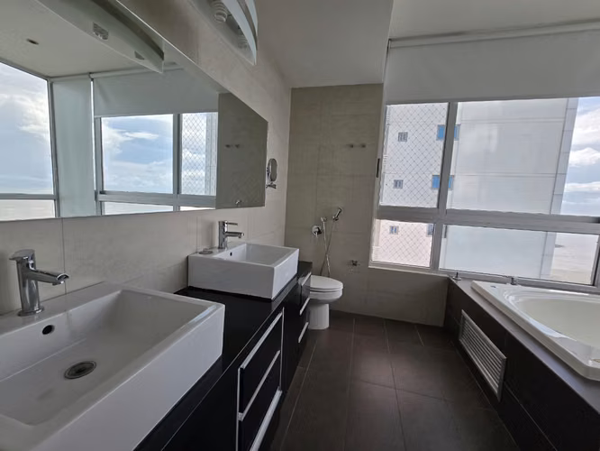 Venta de Apartamento en Costa del Este / 3 habitaciones con baño / 300 m2
