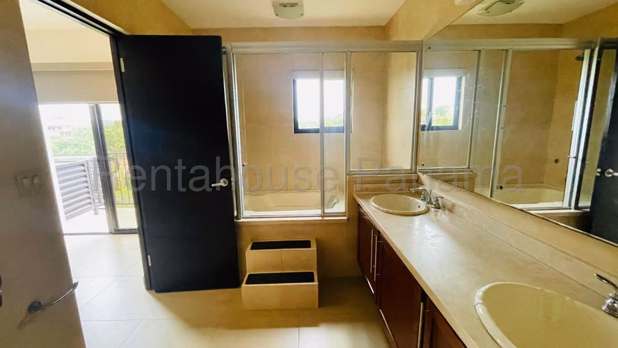 Alquiler de Apartamento exclusico en Albrook 26*8433Mfk
