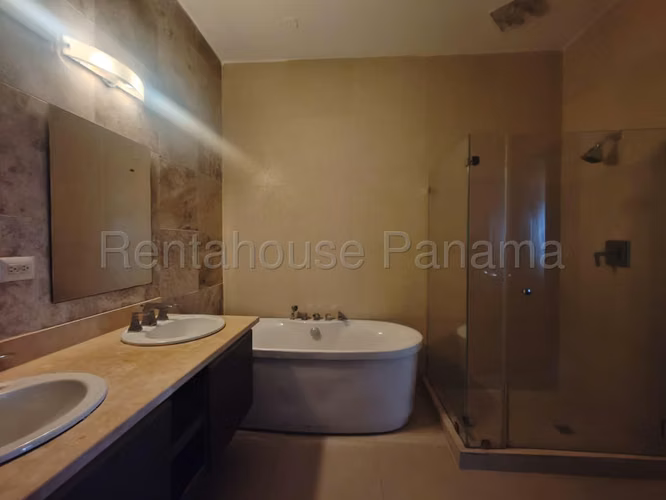 Se Vende Apartamento en Avenida Balboa MDV26-6047