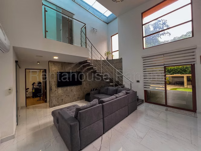 Se Vende Casa en Brisas Del Golf MDV26-3872