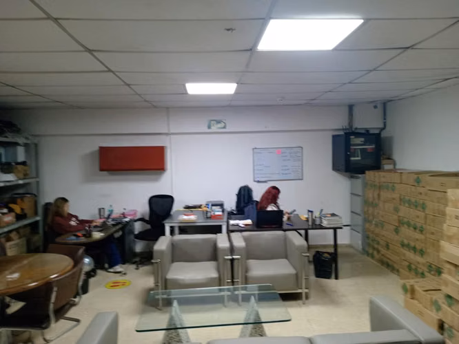 PLAZA CAROLINA ALQUILO 415 M2 $3,500 PB Y MEZANINE