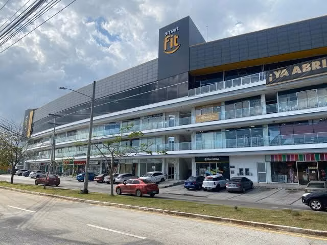 PLAZA VERSALLES ALQUILO 241 M2 $5,500 (ANTIGUO LOCAL DE SCOTIA BANK)