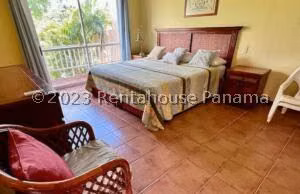 Venta de Casa con 185m2 en Playa Blanca PH Decameron 25-5774SR