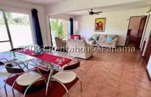 Venta de Casa con 185m2 en Playa Blanca PH Decameron 25-5774SR