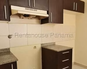 Venta de Casa con 180m2 en Panama Pacifico PH Woodlands 26-1111SR