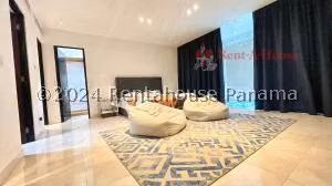 Venta de Apartamento con 167m2 en Punta Pacifica PH Pacific Village 24-8493SR