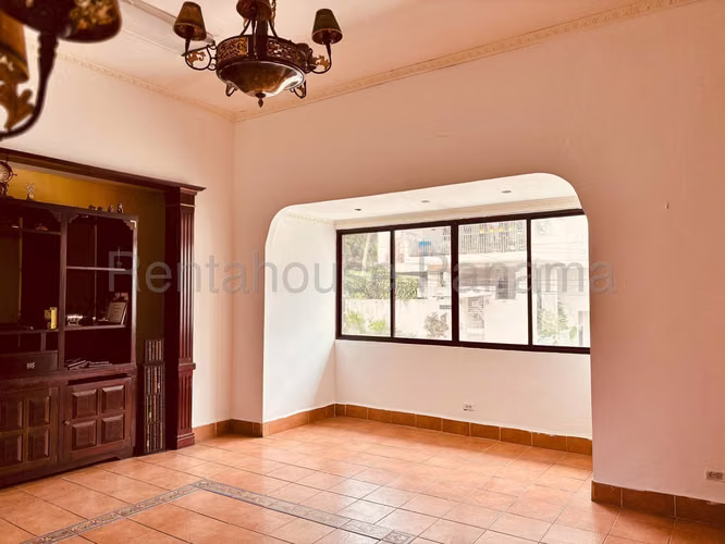 Vendo Casa Comercial de 529 m² en La Cresta 26-5782GG