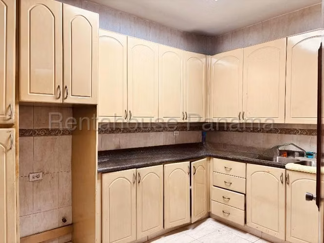 Vendo Casa Comercial de 529 m² en La Cresta 26-5782GG