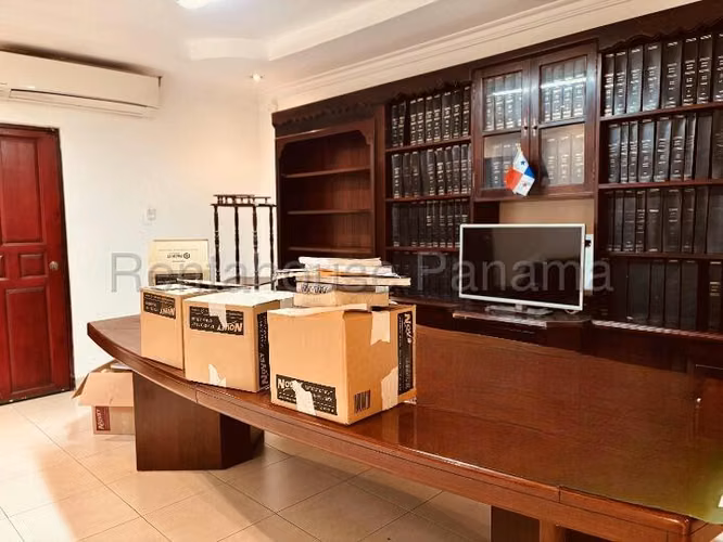 Vendo Casa Comercial de 529 m² en La Cresta 26-5782GG