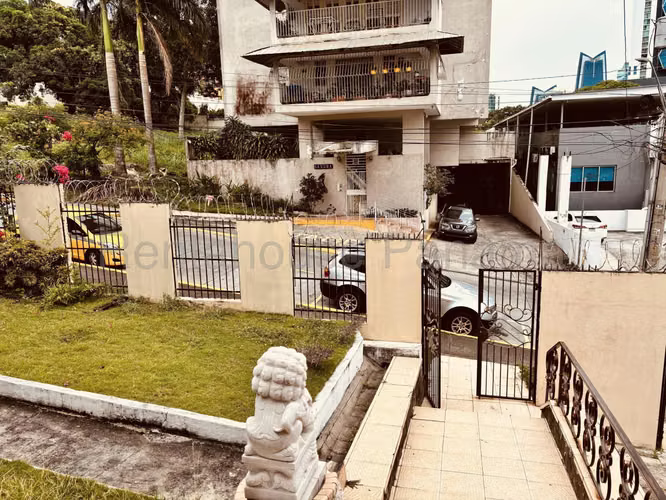Vendo Casa Comercial de 529 m² en La Cresta 26-5782GG