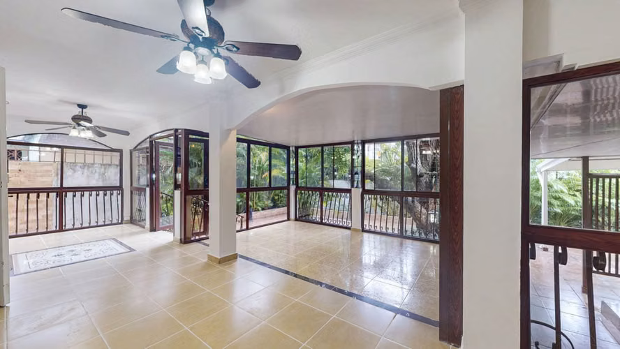 Venta de amplia y elegante casa en Loma Alegre – San Francisco