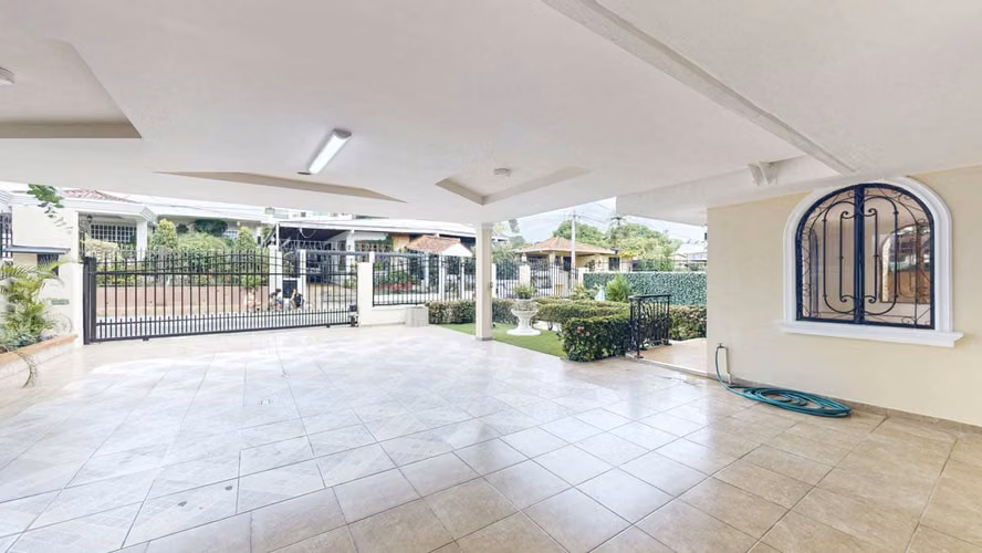 Venta de amplia y elegante casa en Loma Alegre – San Francisco