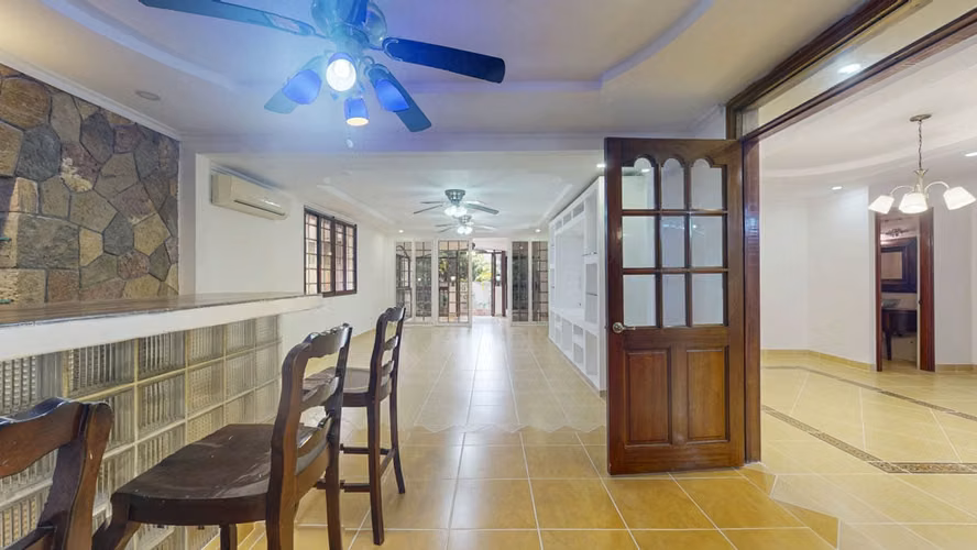 Venta de amplia y elegante casa en Loma Alegre – San Francisco