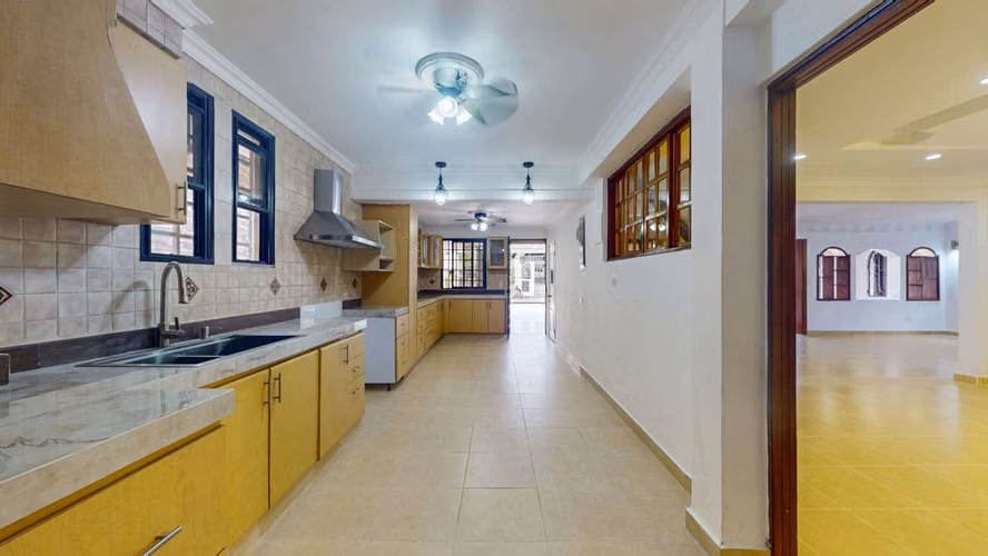 Venta de amplia y elegante casa en Loma Alegre – San Francisco