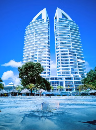Melissa Foster Luxury is renting an apartment at PH SANTA CLARA RESIDENCES, Santa Clara. MFR2011