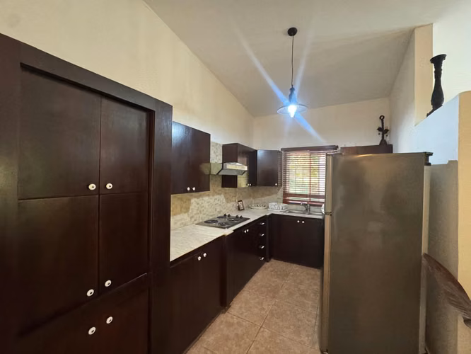 Venta de Casa en Las Lajas con Amplia Terraza y Terreno Cercado