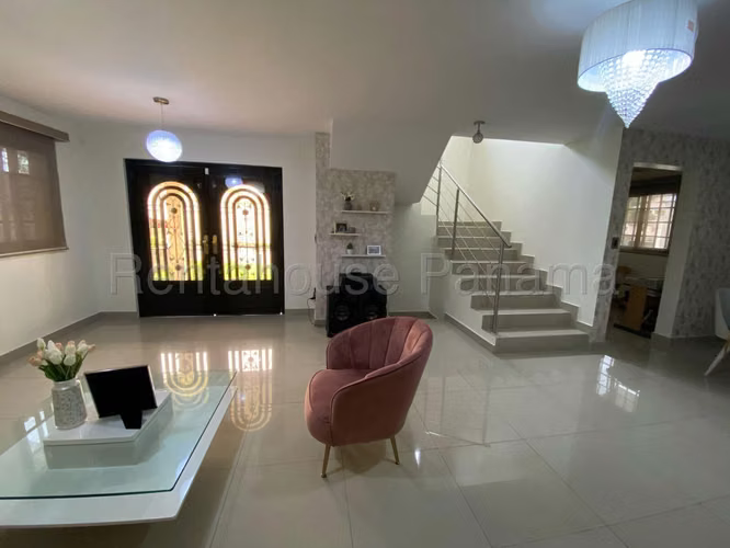 Casa en Alquiler en La Chorrera Costa Verde. SUNSET HILLS. AMOBLADO