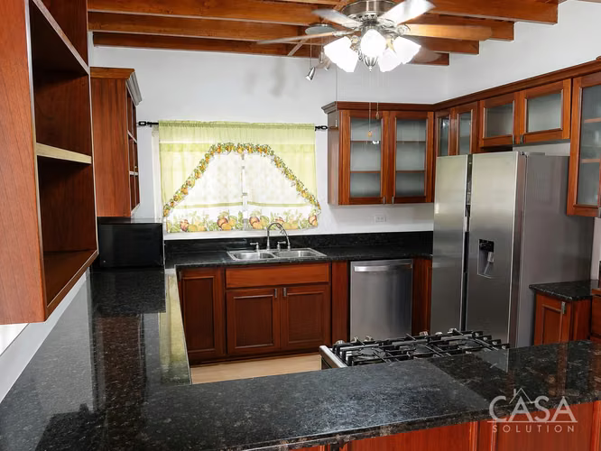 Propiedad con 4 Casas de Alquiler en Venta en Alto Boquete, Boquete - Imagen 6