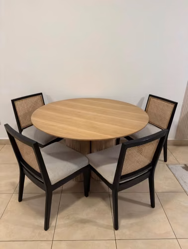 Comedor de madera de 4 puestos