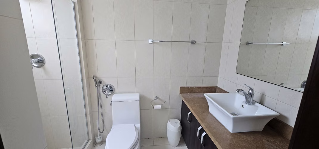 APT AAA 3R3.5B2P CON BALCON DE PRIMERA CLASE EN PH TITANIUM CDE 550000