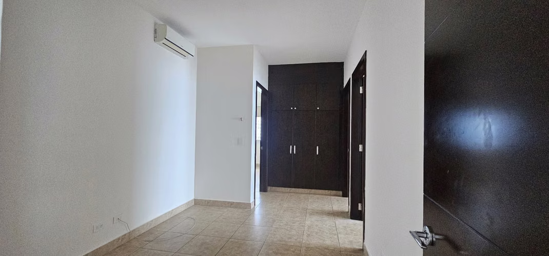 APT AAA 3R3.5B2P CON BALCON DE PRIMERA CLASE EN PH TITANIUM CDE 550000