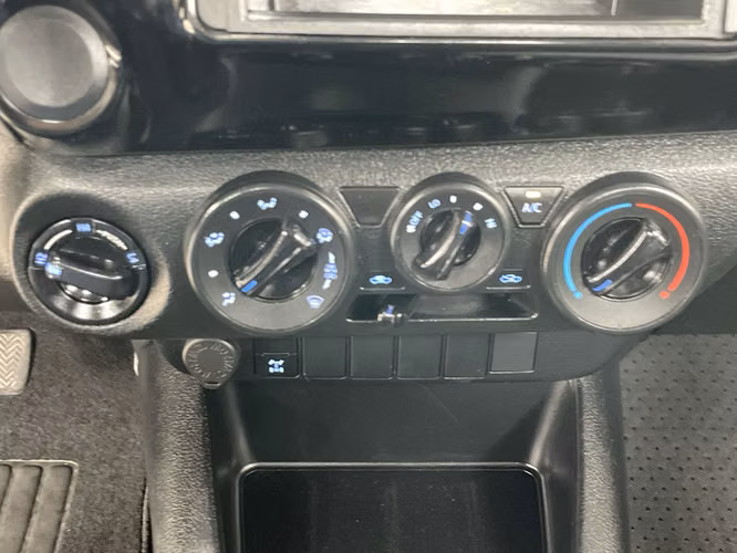 TOYOTA HILUX - 2025 - PHX - Automarket - Imagen 9