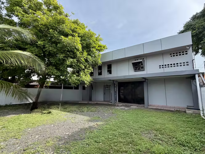 Alquiler de propiedad comercial en Llano Bonito