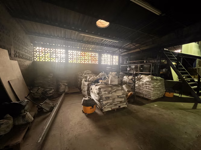 Alquiler de propiedad comercial en Llano Bonito