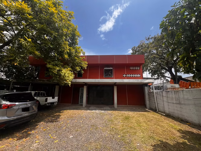 Commercial property rental in Llano Bonito