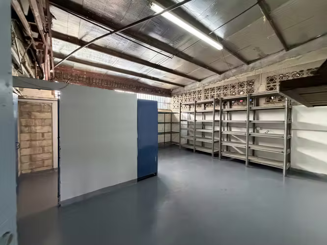 Alquiler de propiedad comercial en Llano Bonito