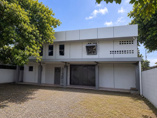 Commercial property rental in Llano Bonito
